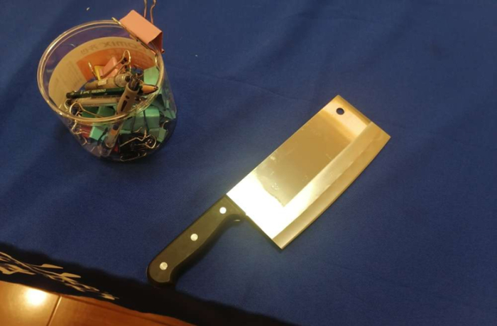 徐某所购菜刀 图源：钱江晚报