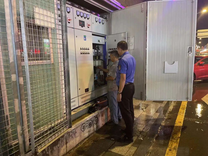 ▲东莞大朗城管分局对路灯熄灭时间进行调整。受访者供图