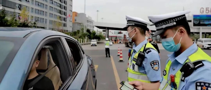 执法现场 图：重庆交巡警