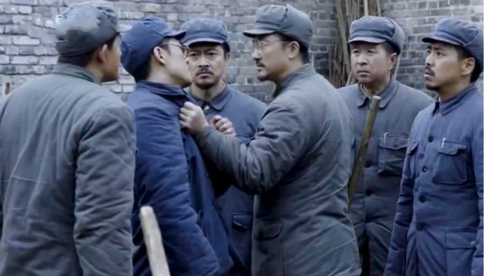 在功德林里,沈醉最恨的战犯是中将司令,但他却不敢打也打不过?|将军|军统局|特务|周振强|周养浩_新浪新闻