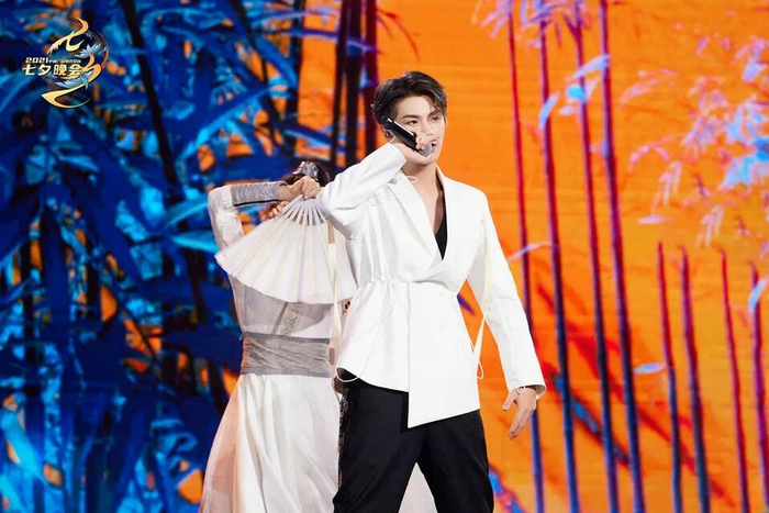 黄明昊