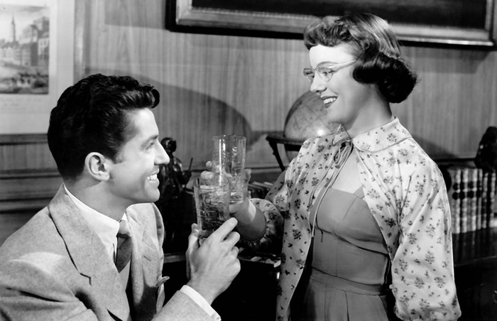 帕特丽夏在希区柯克的《火车怪客》中