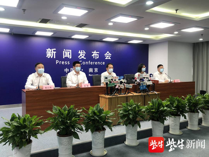 图为发布会现场