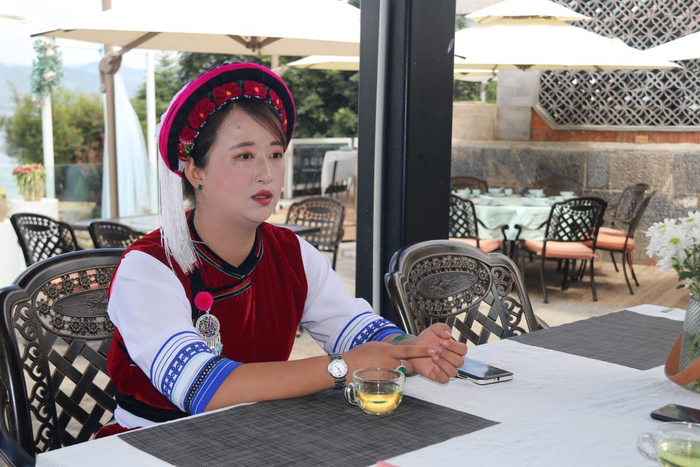 李氏大院的主人张联荟在接受采访 复旦大学新闻学院 何敏君 摄