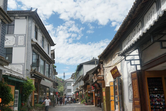 双廊景区的主干道 复旦大学新闻学院 郑颖 摄