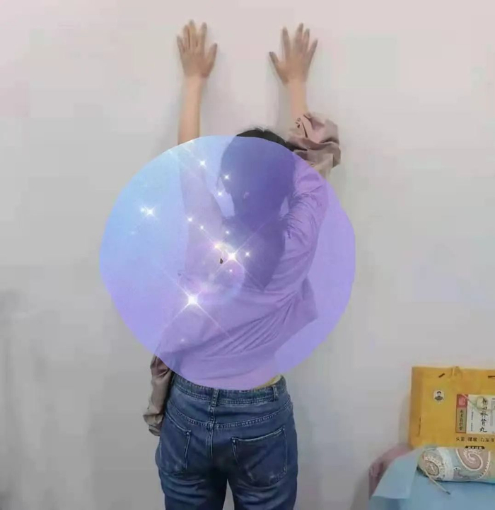 ▲患者原本僵疼无法伸举的肩膀治疗后可正常伸展。