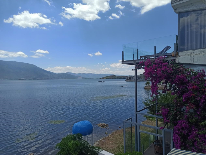 在黄金海岸海景房内拍摄的洱海景色 复旦大学新闻学院 赖桐桐 摄