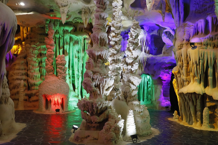 贵州省地质博物馆“溶洞”复原场景。（央广网发 张翼晶 摄）