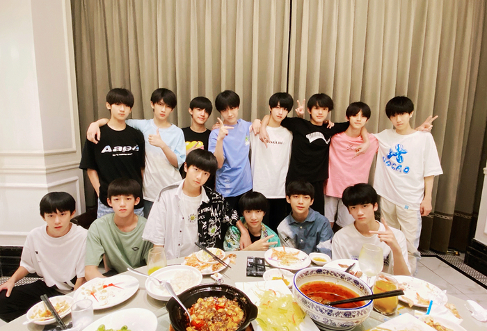 TF家族四代团已经就位,时代峰峻还能复制TFBOYS的成功吗?