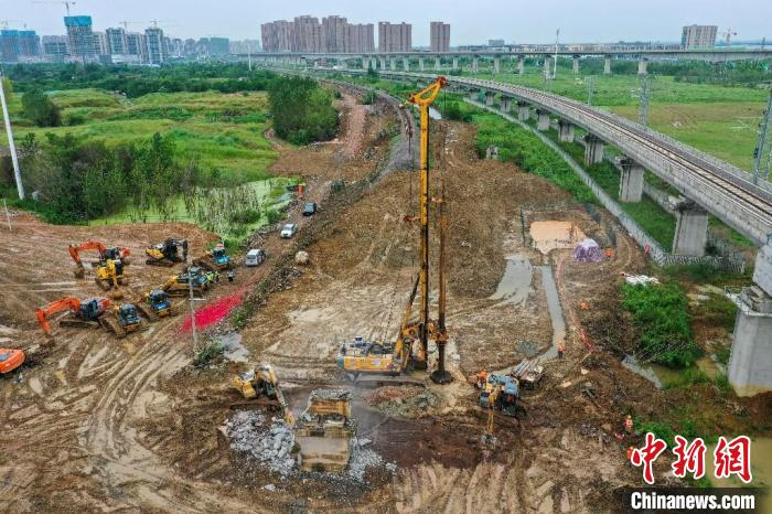 航拍合九铁路改建工程施工现场。　马春澧 摄