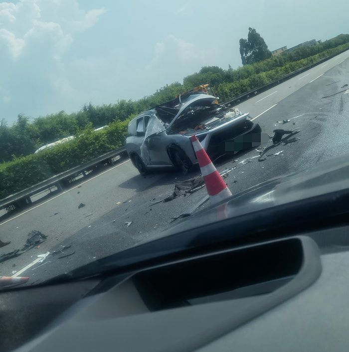 △林文钦车祸现场，图片由治丧小组成员郑先生提供