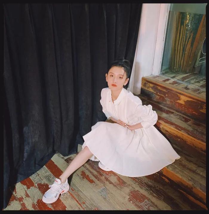 连衣裙：Jil Sander