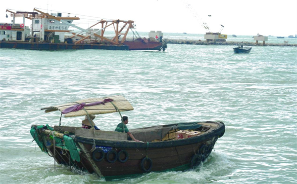 渔民出海作业（央广网发 周燕摄）