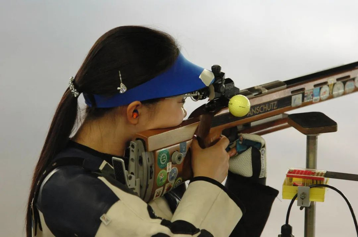 2004年雅典奥运会铜牌得主、宁波体育运动学校射击教练王成意。