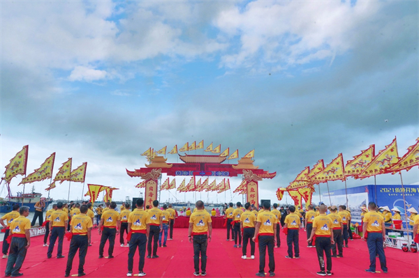 广西北海市侨港镇渔民举行开海祈福仪式（央广网发 周燕摄）