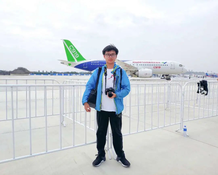 丁乙从初二就开始参与超新星搜索，目前看图17万张，发现了5颗超新星和1颗河外新星。他谈到，自己发现超新星的主要方法是比对新旧两张摄影图片，寻找新增的亮点。