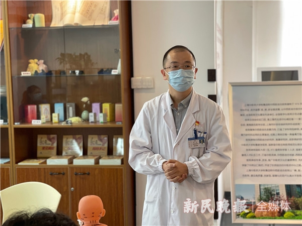 图说：周扬介绍治未病健康检测