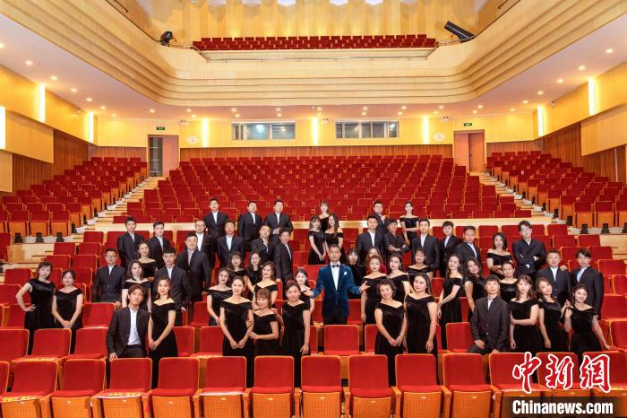 图为厦门市鹭岛之声教师合唱团团员合影。　厦门市鹭岛之声教师合唱团供图