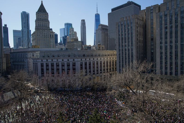 今年3月，全美多地爆发示威游行，要求“停止亚裔仇恨”