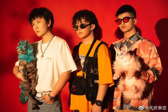 “天府事变”成员合照，从左至右分别为王梓鑫、李毅杰、罗锦辉。图片来自网络