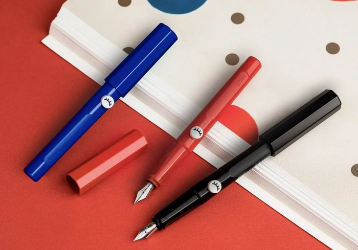 图为去年的经典款翅膀钢笔