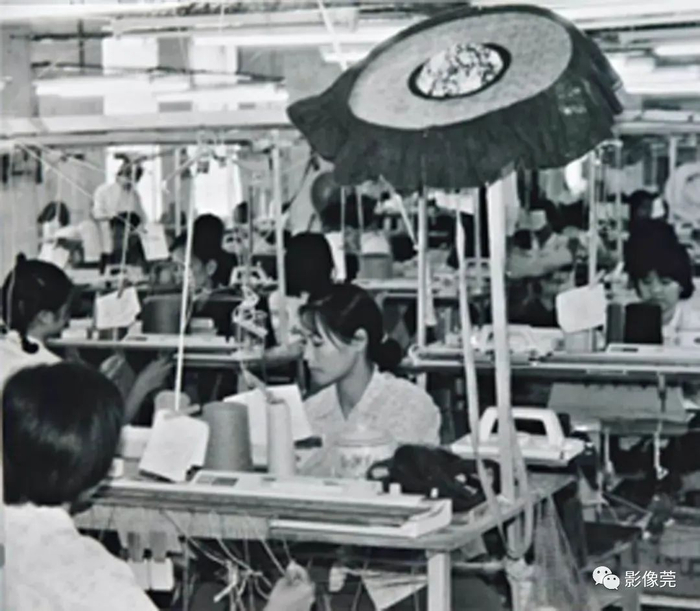        ▲20世纪80年代，毛织一厂生产车间  @安哥 摄