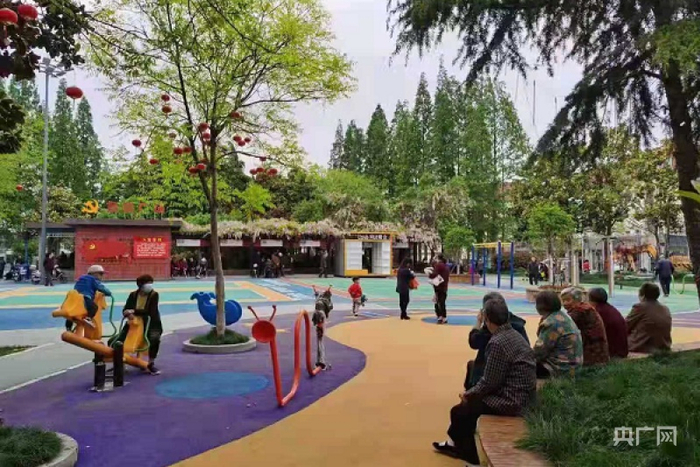 亭湖区万户新村健身休闲设施（央广网发 孙成栋摄）