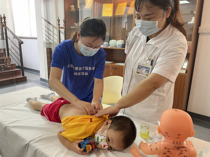 海派中医守护健康体验活动（总台记者杨静 摄）