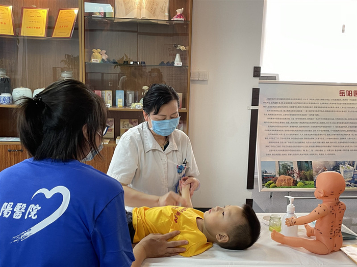 海派中医守护健康体验活动（总台记者杨静 摄）