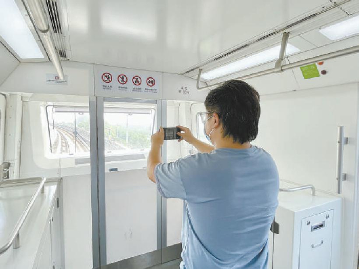 乘客体验全自动地铁