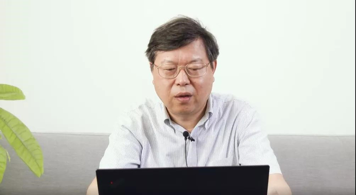 上海市核心数学与实践重点实验室主任、数学科学学院熊斌教授   本文图片均为主办方供图