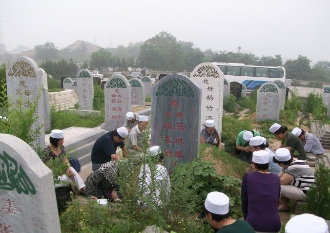 于月仙的安葬墓地曝光:环境优雅的回民公墓,四面环山很安静