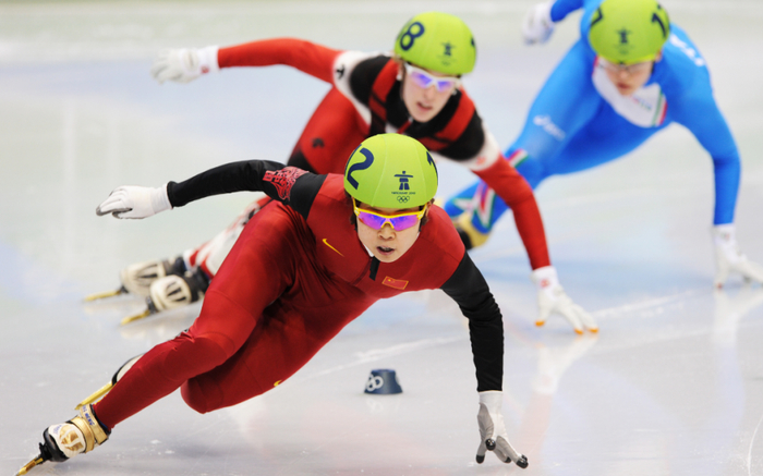 曾是短道速滑三冠王，身为世界冠军的王濛，为何两次被开除？