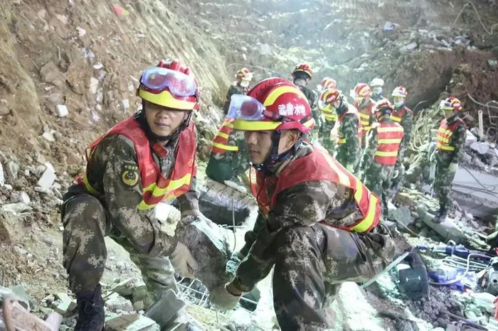 ▲深圳特大滑坡灾害救援。