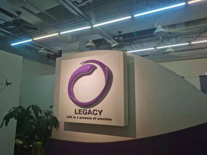 8月17日下午，LEGACY北京诚泉办公室亮着灯光，但大门紧闭，无人员进出。本报记者 倪兆中 摄