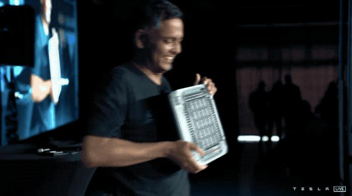 ▲特斯拉芯片阵列展示