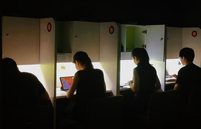 自习室顾客多为20岁左右的年轻人。（图源：受访者供图）