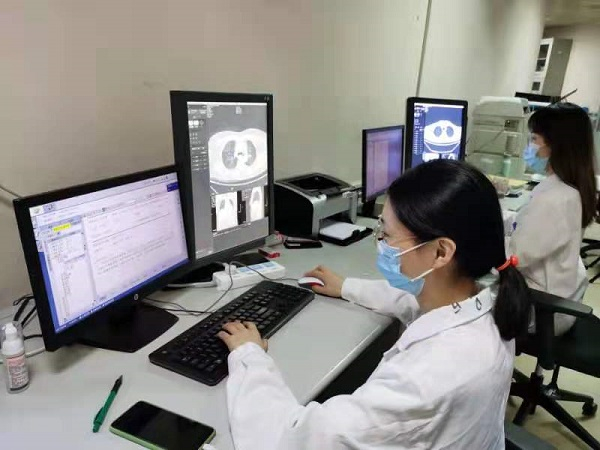 图说：上海第九人民医院放射科肺结节系统、胸部骨疾病的AI辅助诊断已融入临床工作 来源/采访对象供图（下同）
