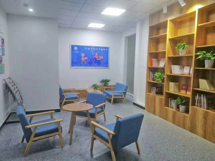送清凉 “配送小哥”首个爱心驿站正式启用|嵊州市_新浪新闻