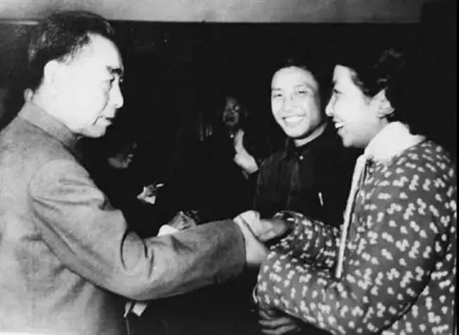 ▲1963年，周恩来总理接见黄宝妹