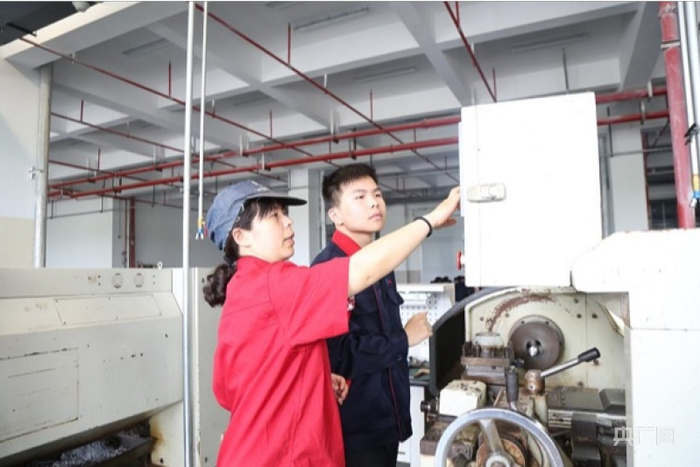 在“公共实训中心”开展实习（央广网发 季梦洋摄）