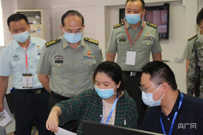 南通军分区检查指导征兵体检工作 （央广网发 孙荣摄）