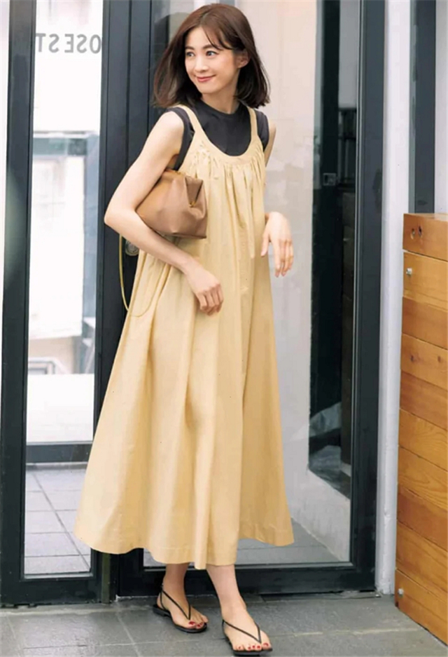 杏色是秋天的颜色，掌握5种技巧，穿出低调温婉