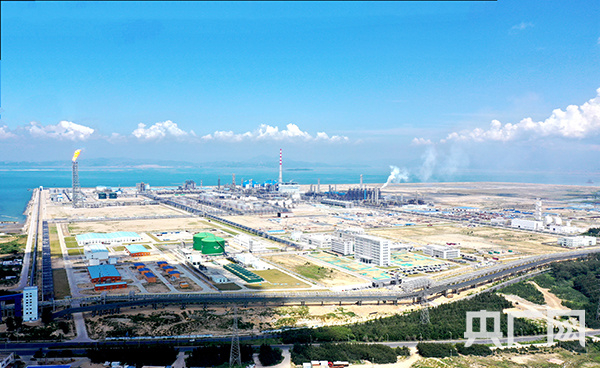古雷炼化一体化项目全景图（央广网发 詹照宇摄）