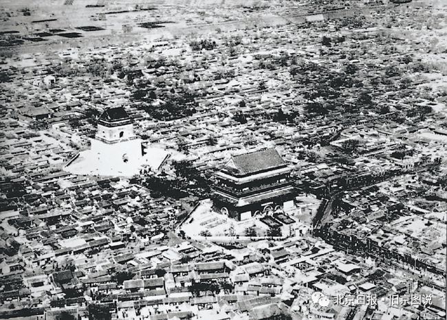 钟鼓楼俯瞰图，钟楼后面200米院落为宏恩观