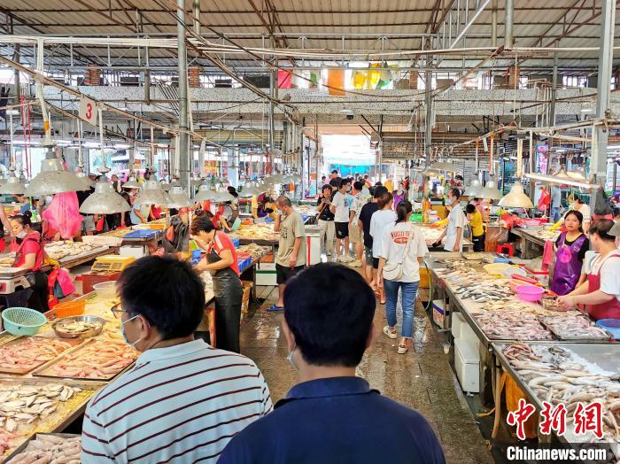 开渔后台山广海渔人码头的海鲜市场重现魅力 李晓春 摄