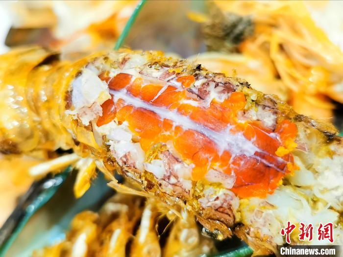 濑尿虾的膏色香诱人 李晓春 摄