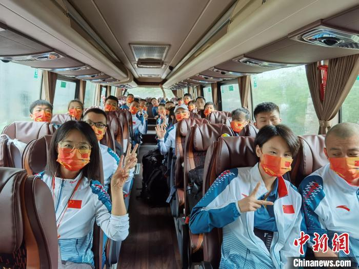 资料图：8月19日，2020东京残奥会中国体育代表团首批成员启程前往东京。图片来源：中国残联
