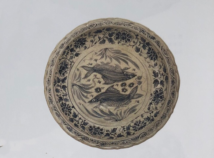 图18 15—16世纪 越南青花双鱼纹大盘 福冈市美术馆藏