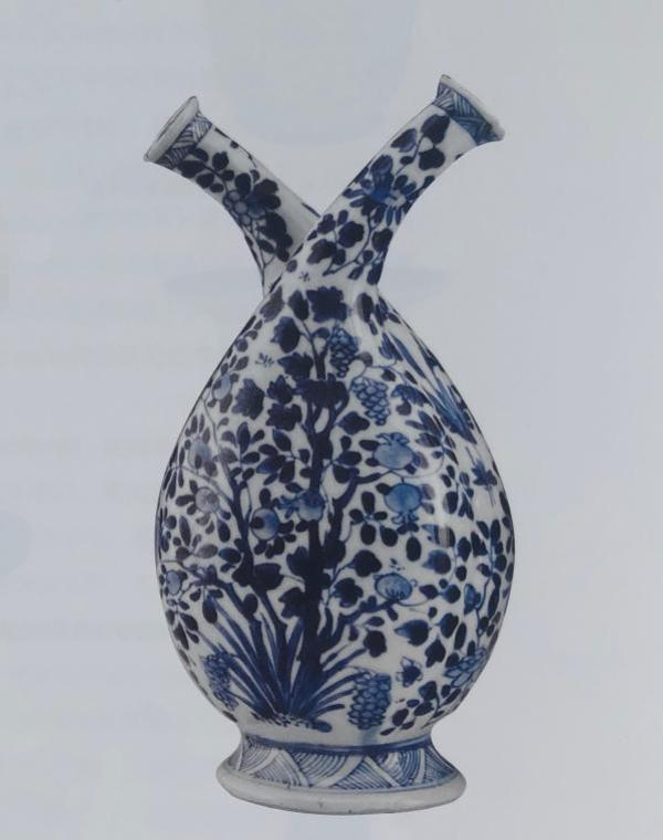 图11 清康熙 景德镇窑青花油醋瓶 倪汉克捐赠 上海博物馆藏